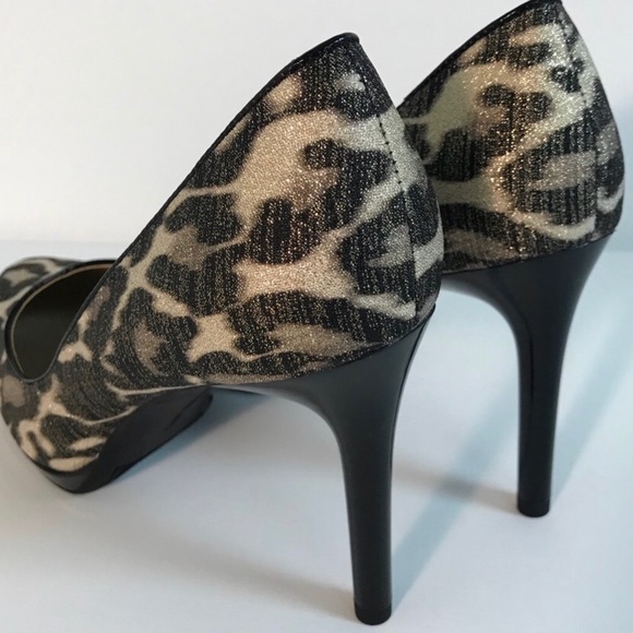 Bandolino Cheetah Pumps - Picture 3 of 6
